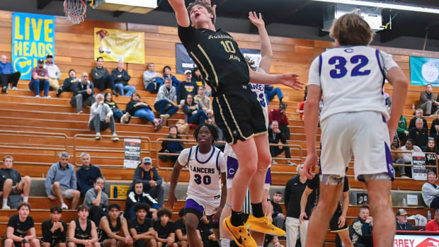 Archbishop Mitty vs Carlsbad Torrey Pines Holiday Classic December 29, 2023 Photo-Justin Fine61